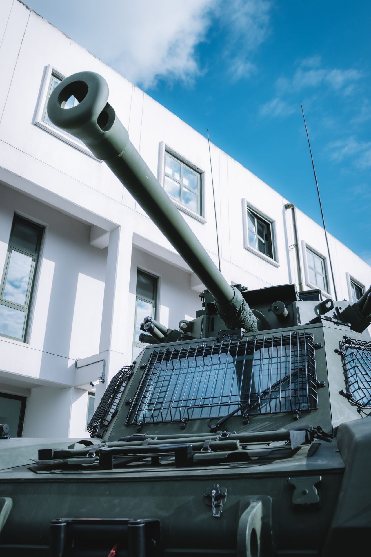 New Architecture of Defence Electronics: AI, Photonics and Localisation