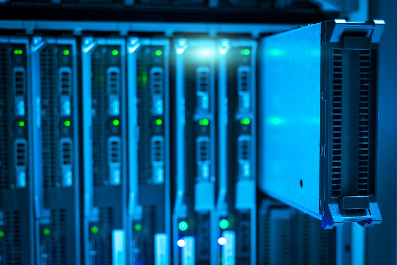 Building Reliable and Cost-Efficient Multi-Cloud Platforms